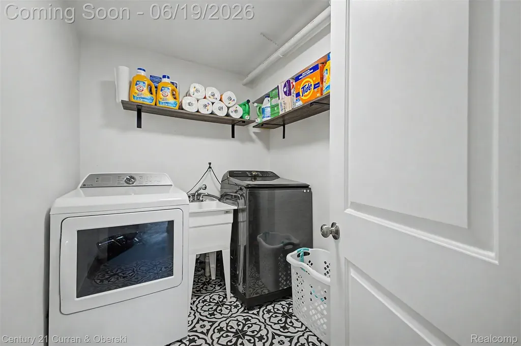 30708 Palmer Boulevard Madison Heights City MI 48071