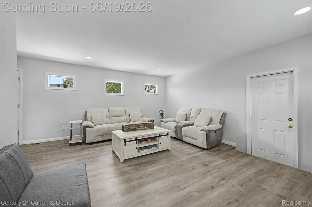 30708 Palmer Boulevard Madison Heights City MI 48071