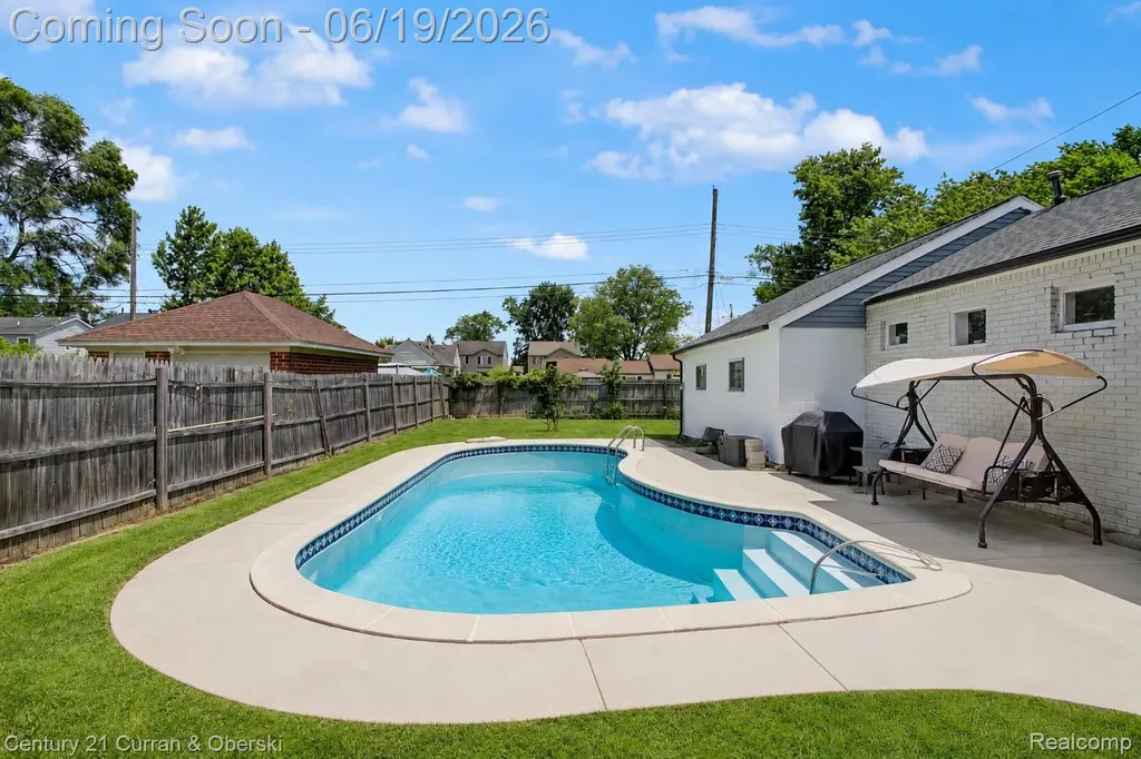 30708 Palmer Boulevard Madison Heights City MI 48071