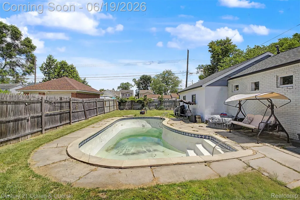 30708 Palmer Boulevard Madison Heights City MI 48071