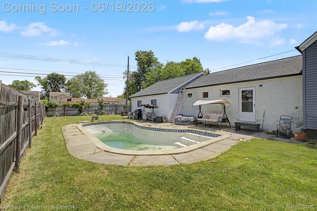 30708 Palmer Boulevard Madison Heights City MI 48071