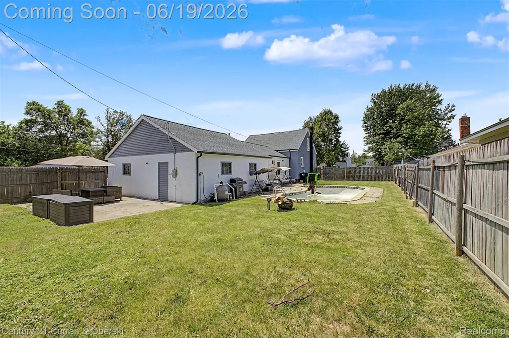 30708 Palmer Boulevard Madison Heights City MI 48071