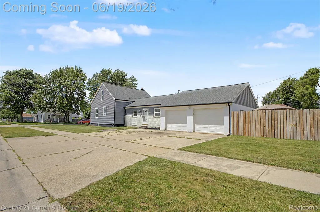 30708 Palmer Boulevard Madison Heights City MI 48071