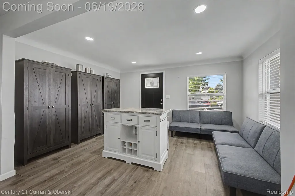 30708 Palmer Boulevard Madison Heights City MI 48071