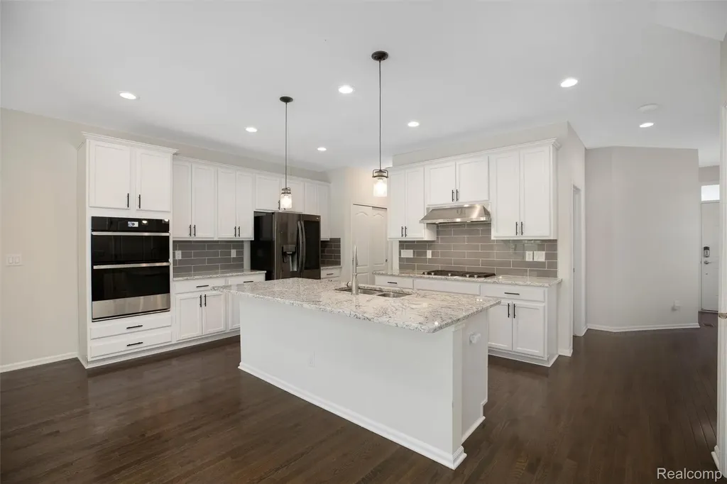 43583 Chancellor Lane Novi City MI 48375