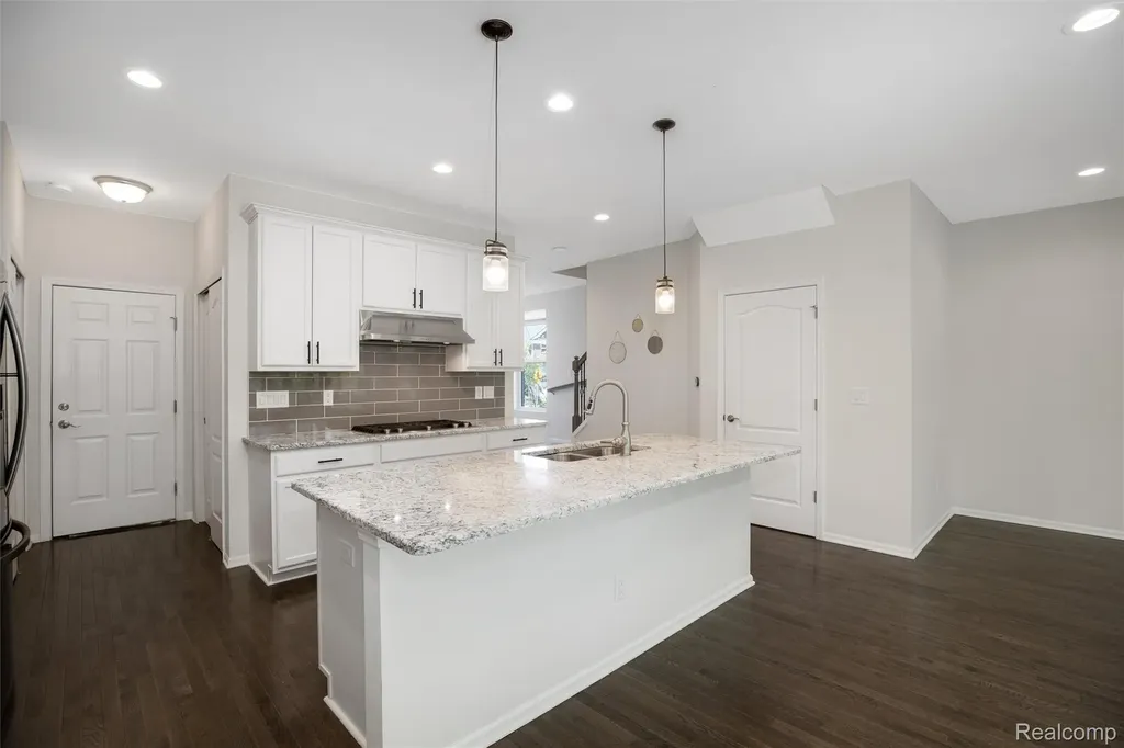 43583 Chancellor Lane Novi City MI 48375