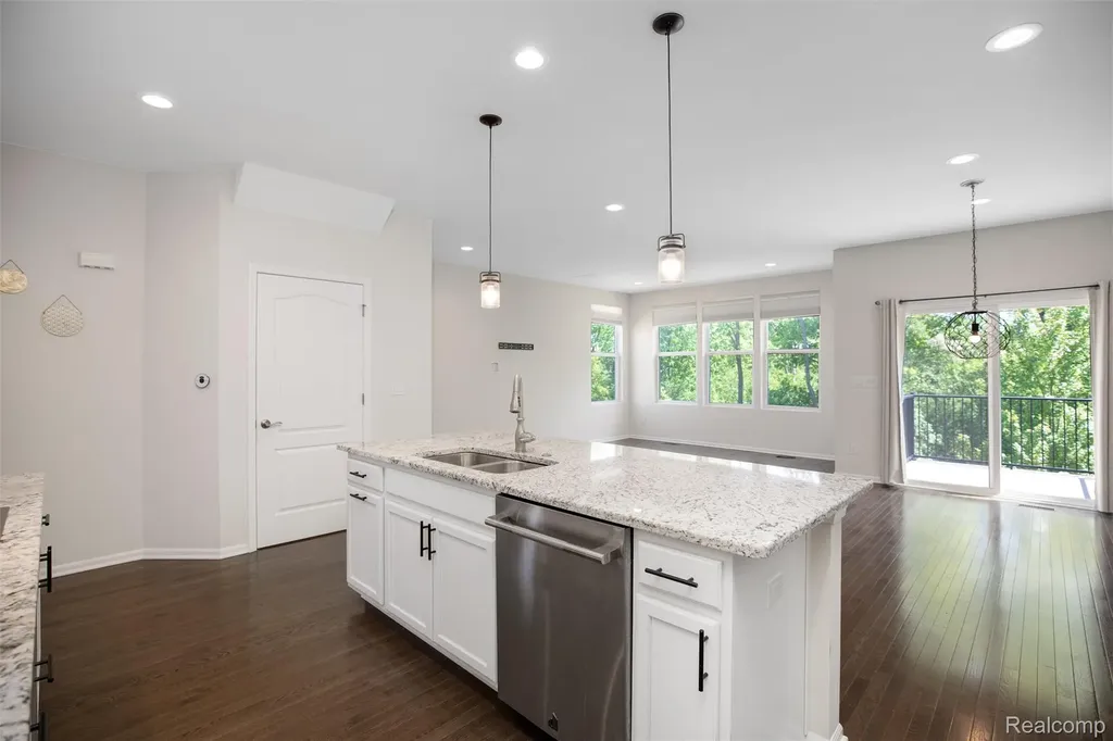 43583 Chancellor Lane Novi City MI 48375