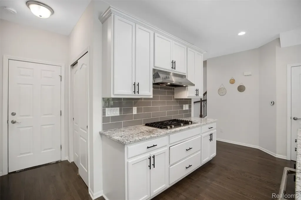 43583 Chancellor Lane Novi City MI 48375