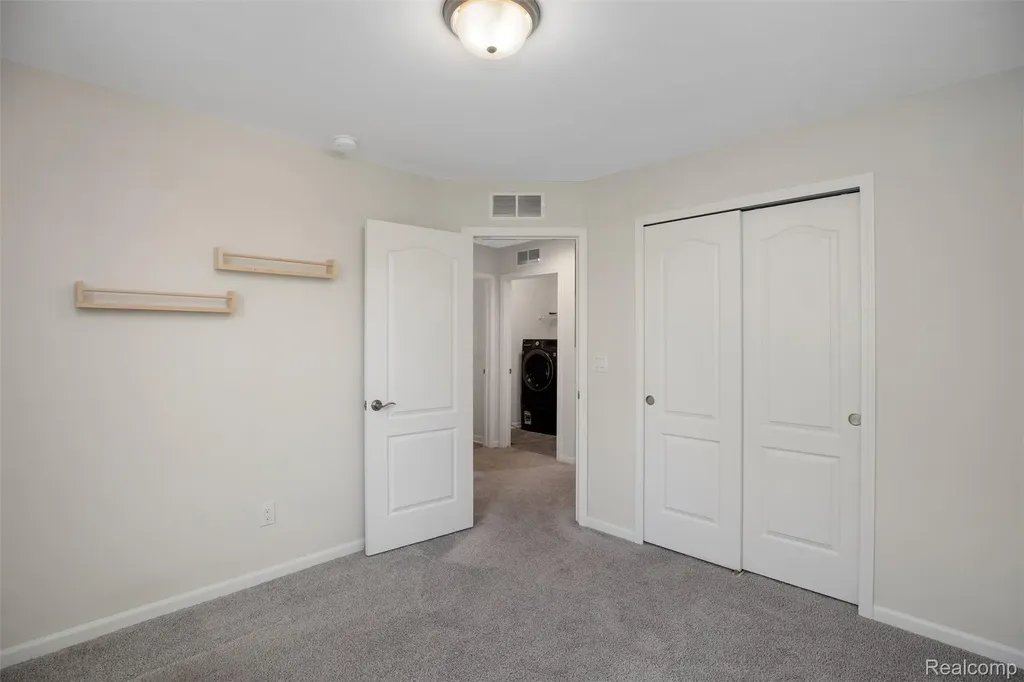43583 Chancellor Lane Novi City MI 48375