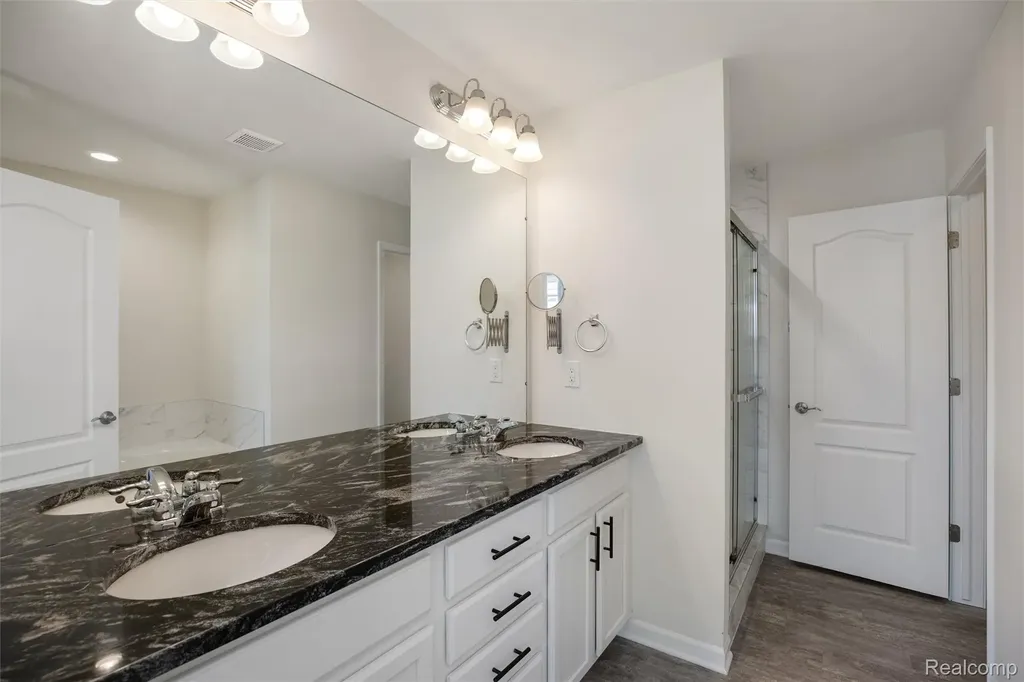 43583 Chancellor Lane Novi City MI 48375