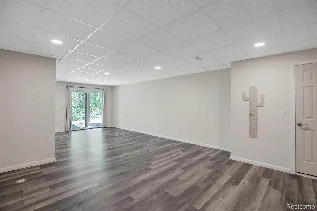 43583 Chancellor Lane Novi City MI 48375