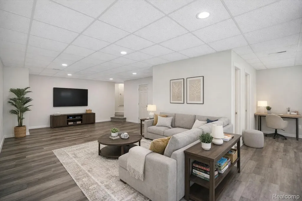 43583 Chancellor Lane Novi City MI 48375