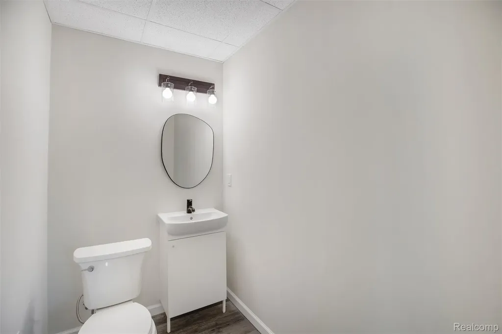 43583 Chancellor Lane Novi City MI 48375