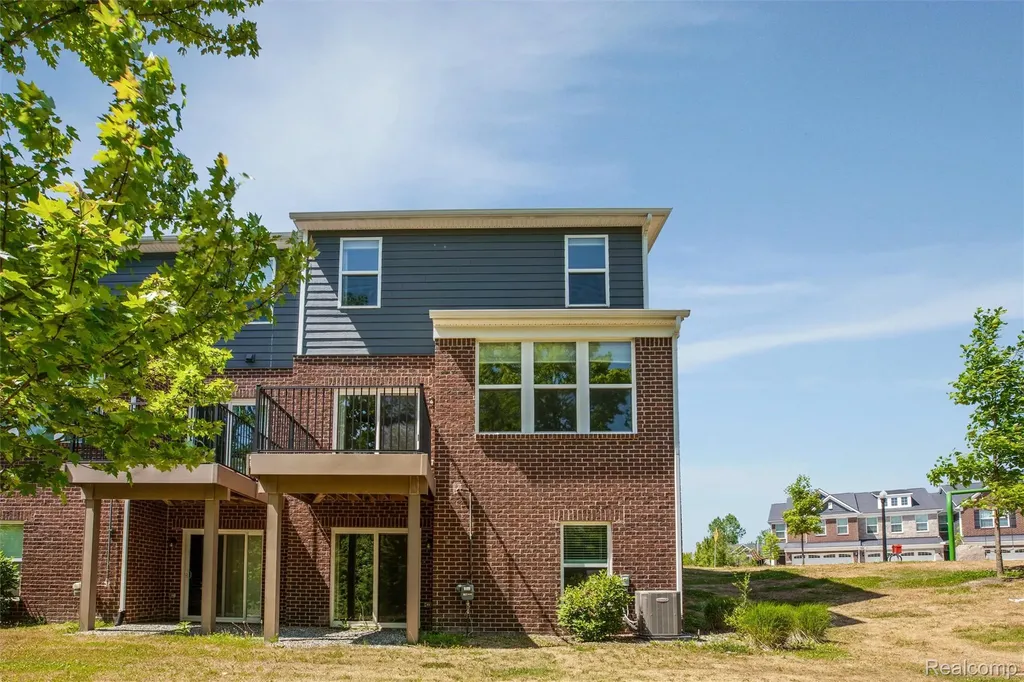 43583 Chancellor Lane Novi City MI 48375