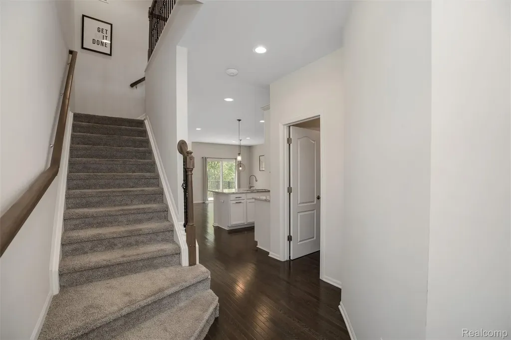 43583 Chancellor Lane Novi City MI 48375
