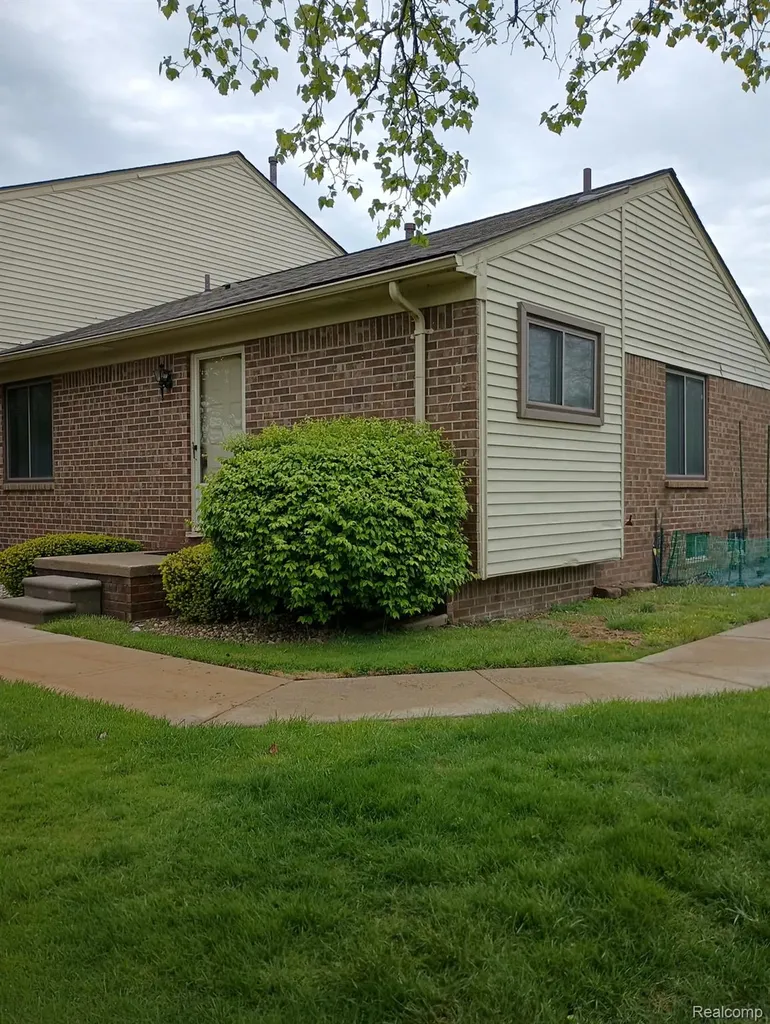 48600 Sugarbush Road Chesterfield Township MI 48047