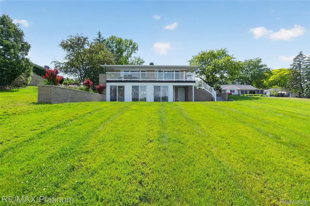 1223 Thurber Drive Howell City MI 48843
