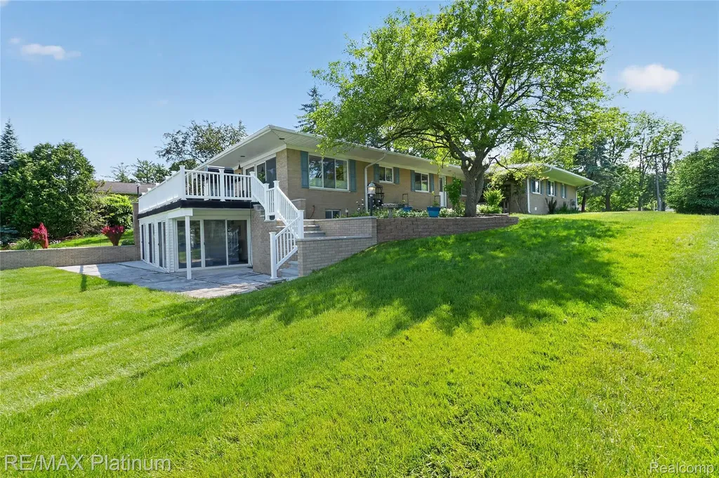 1223 Thurber Drive Howell City MI 48843