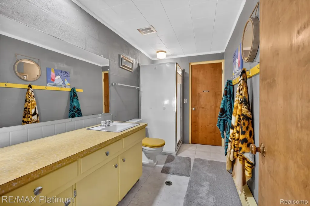 1223 Thurber Drive Howell City MI 48843