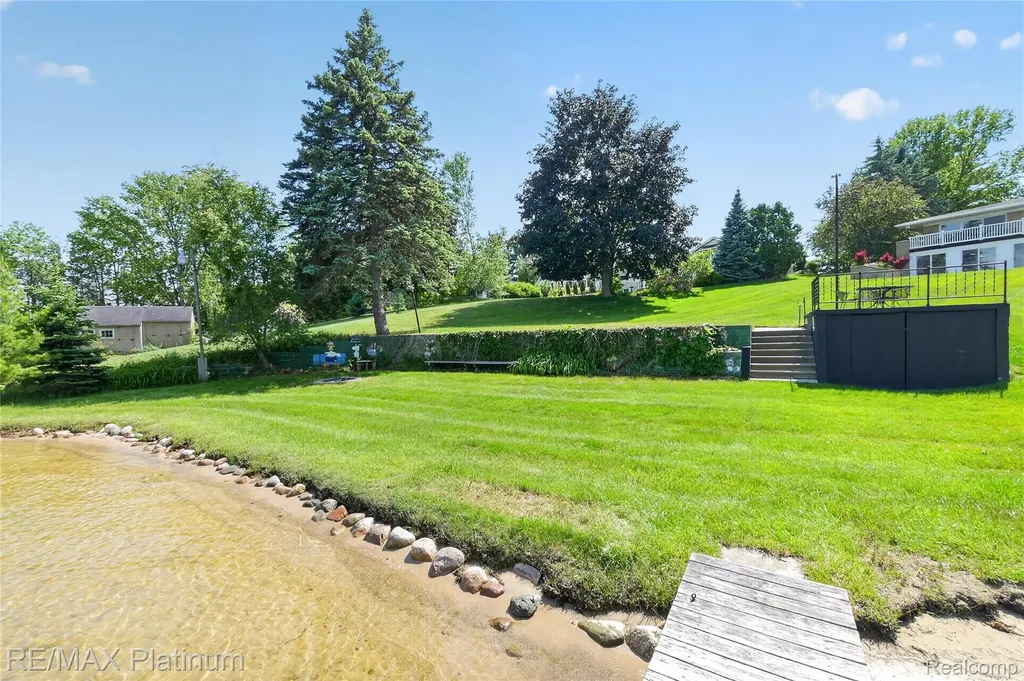 1223 Thurber Drive Howell City MI 48843