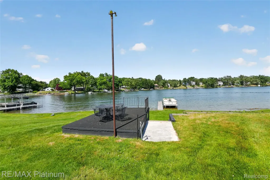 1223 Thurber Drive Howell City MI 48843