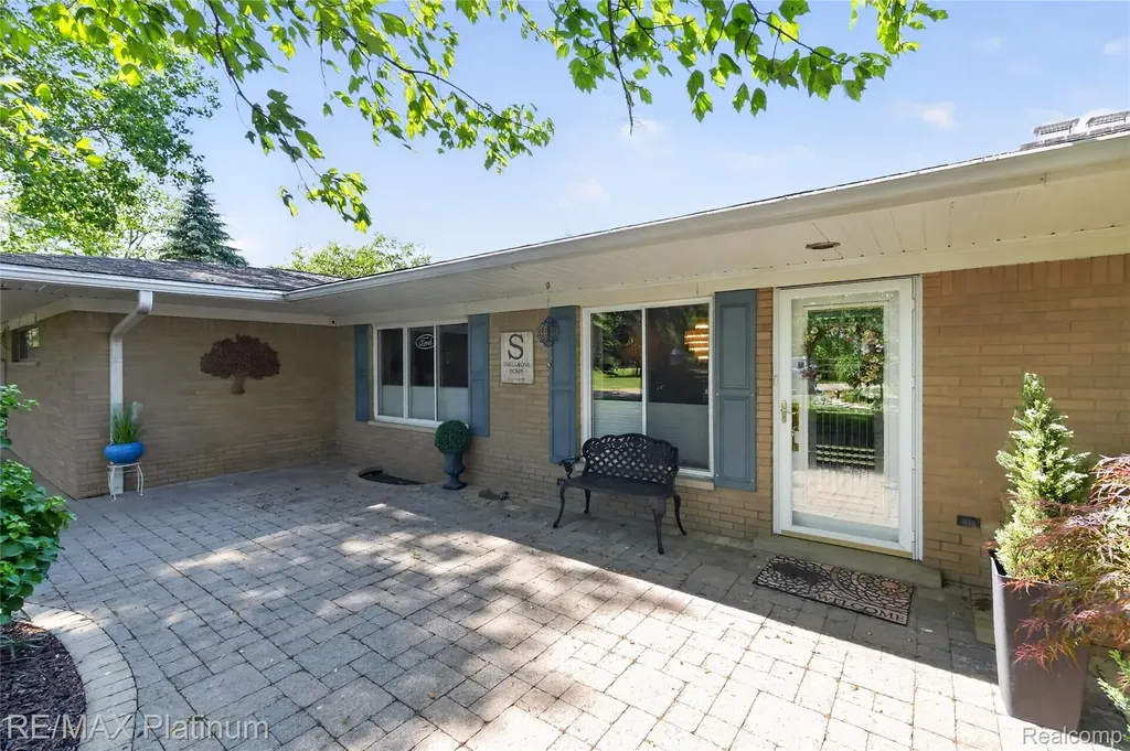 1223 Thurber Drive Howell City MI 48843