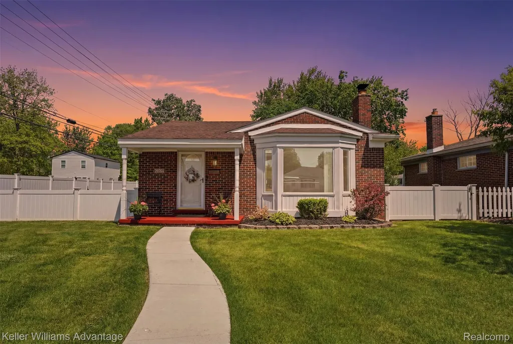 29764 Marquette Street Garden City City MI 48135
