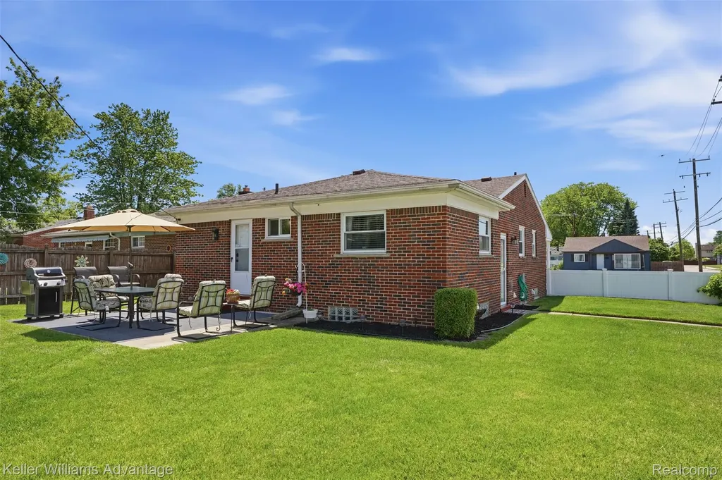 29764 Marquette Street Garden City City MI 48135