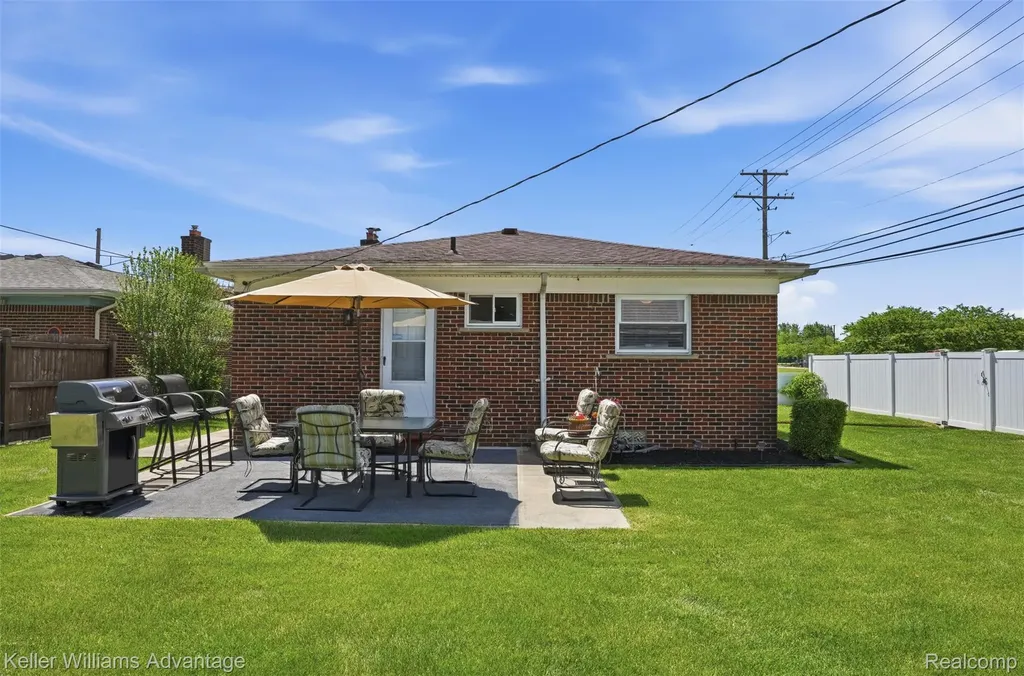 29764 Marquette Street Garden City City MI 48135