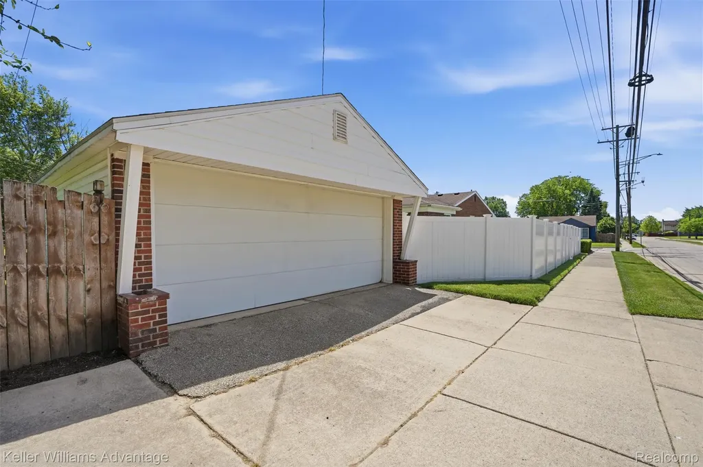 29764 Marquette Street Garden City City MI 48135