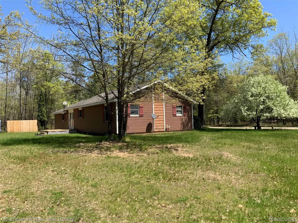 7395 Crestwood Drive Oscoda Charter Township MI 48750