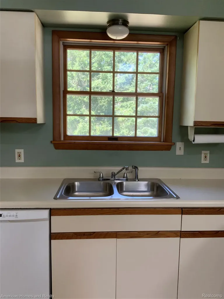 7395 Crestwood Drive Oscoda Charter Township MI 48750
