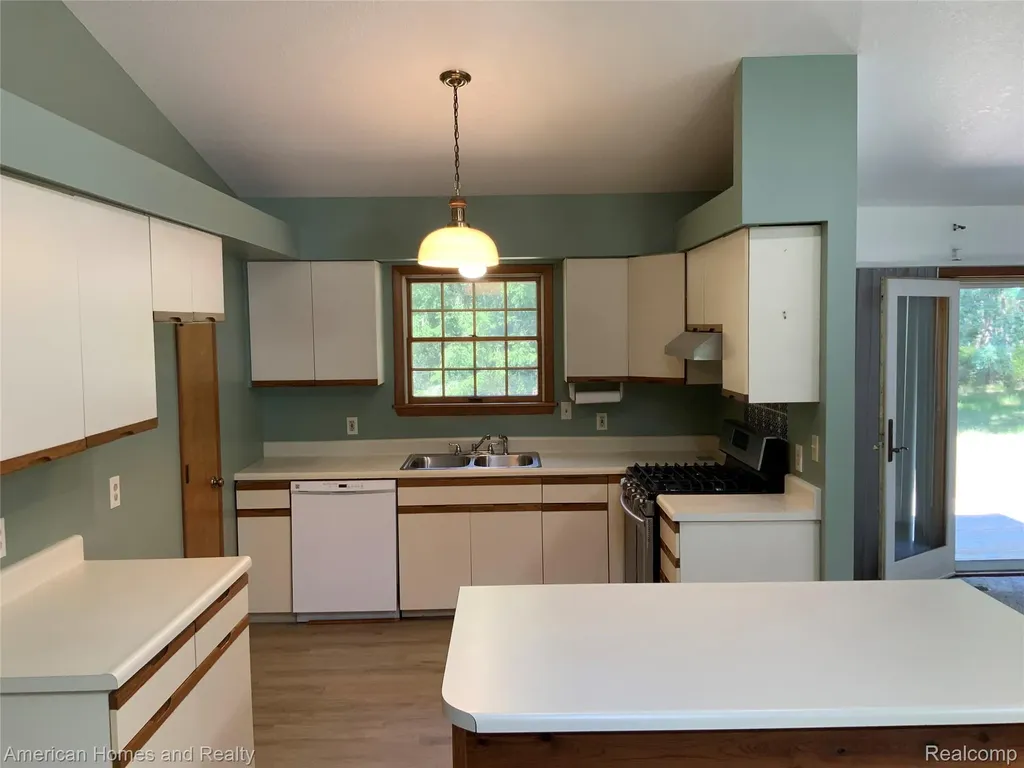 7395 Crestwood Drive Oscoda Charter Township MI 48750