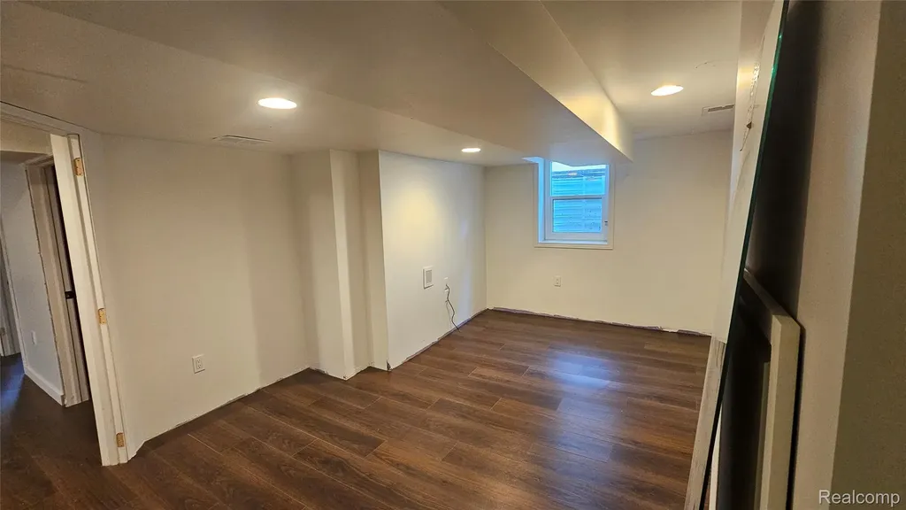 211 Starr Avenue Pontiac City MI 48341
