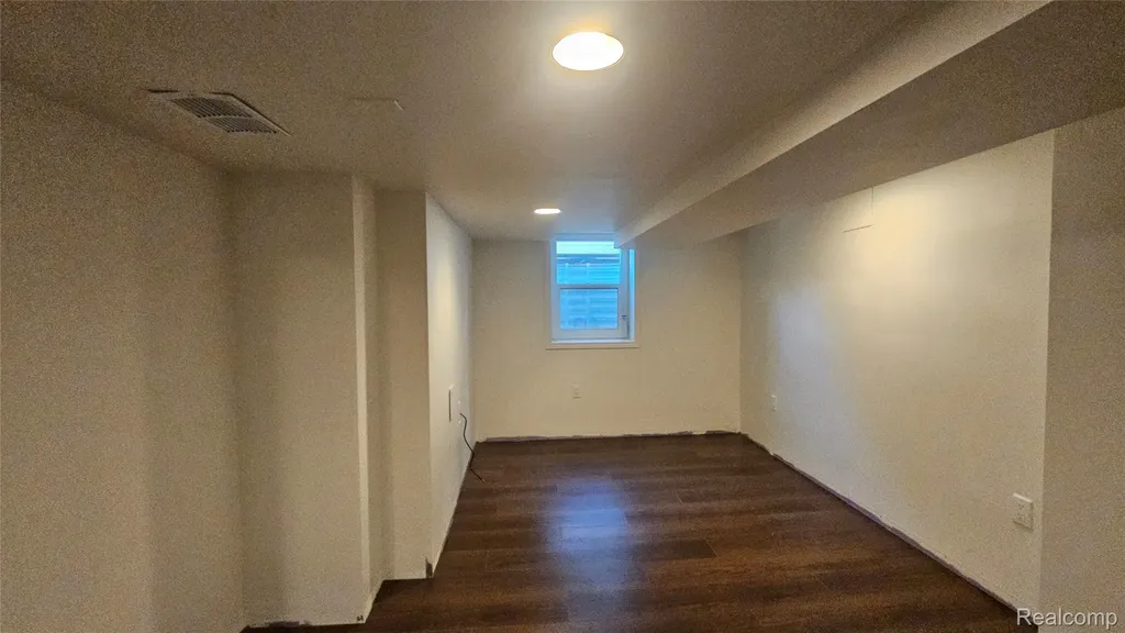 211 Starr Avenue Pontiac City MI 48341