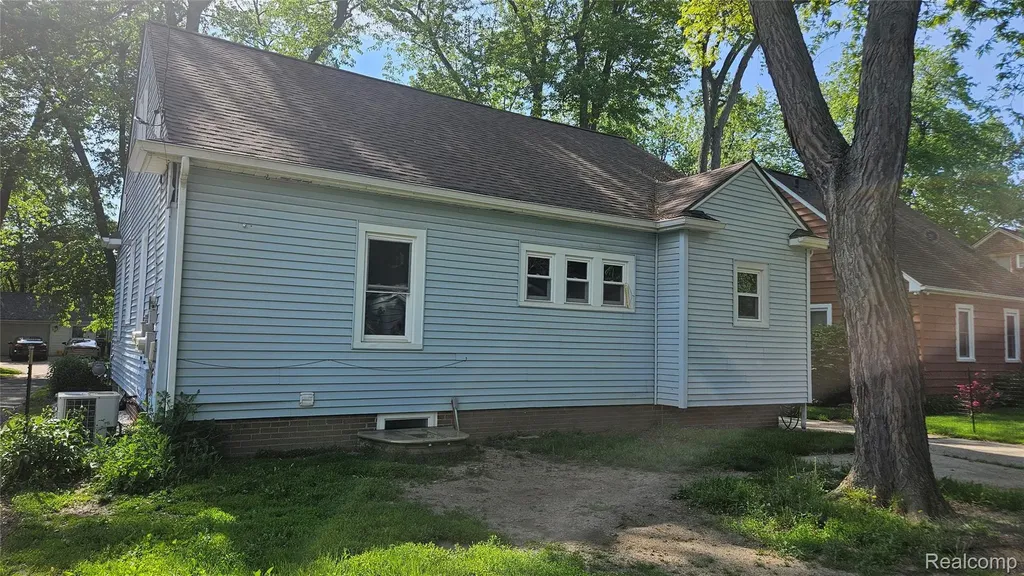 211 Starr Avenue Pontiac City MI 48341