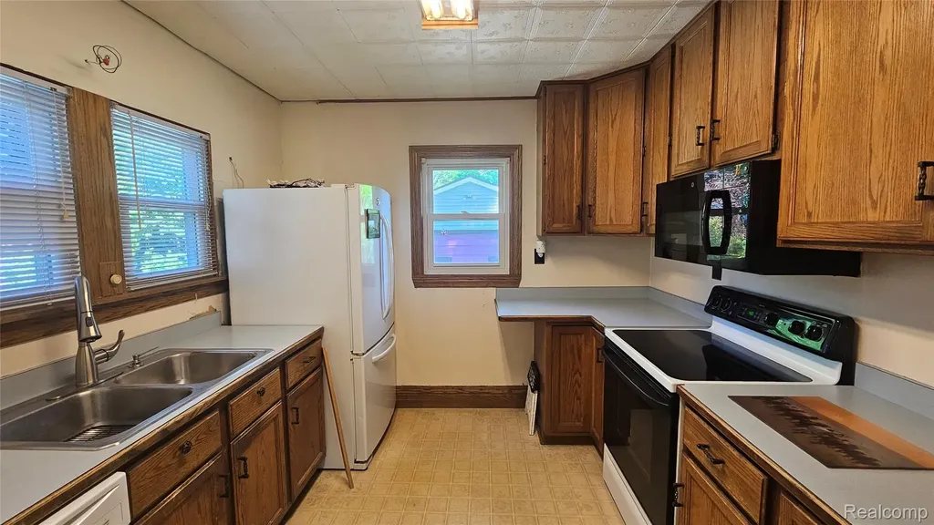 211 Starr Avenue Pontiac City MI 48341