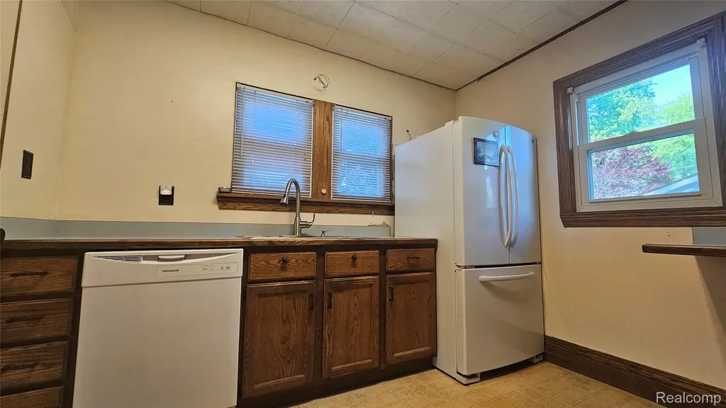 211 Starr Avenue Pontiac City MI 48341