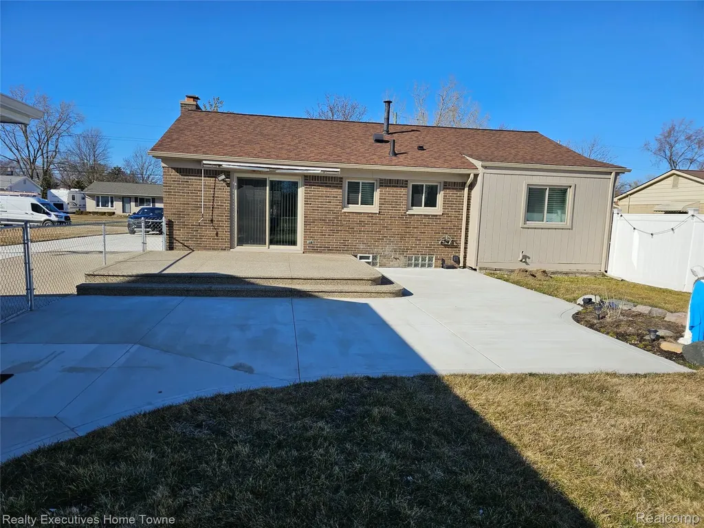 2458 Lindell Road Sterling Heights City MI 48310