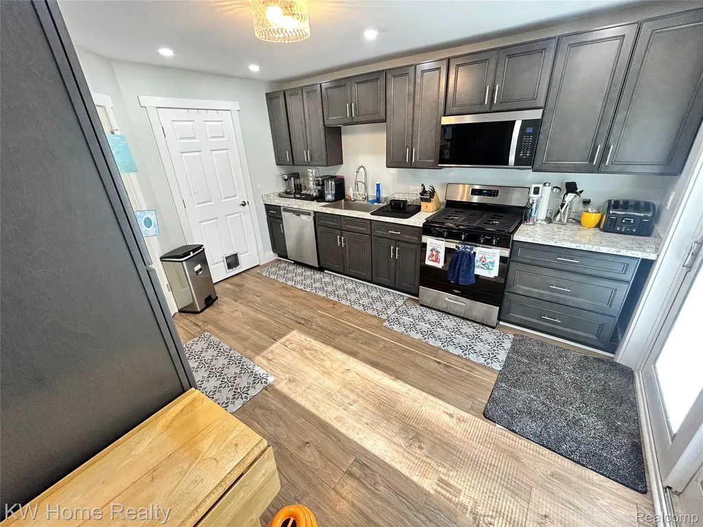 28260 Felician Street Roseville City MI 48066