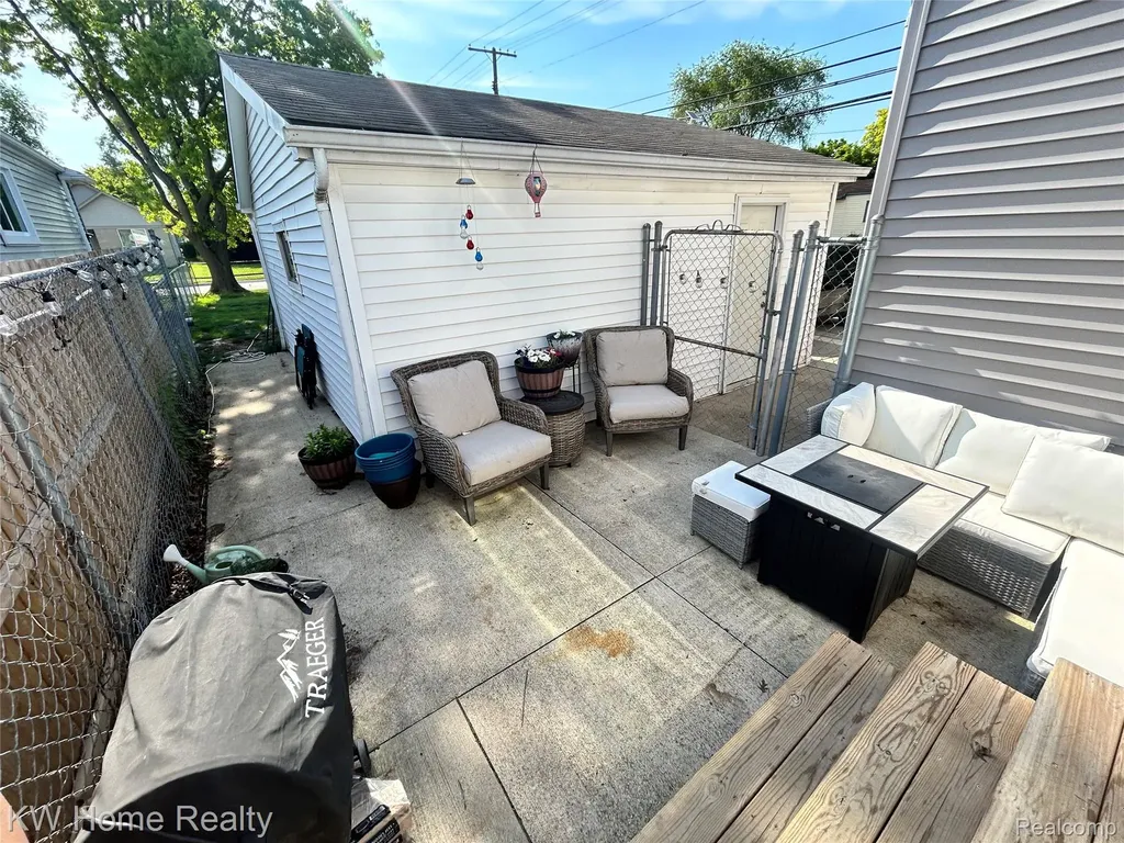 28260 Felician Street Roseville City MI 48066