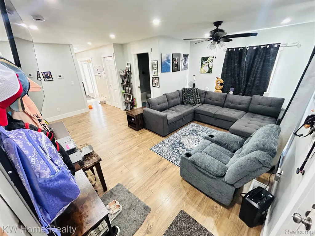 28260 Felician Street Roseville City MI 48066