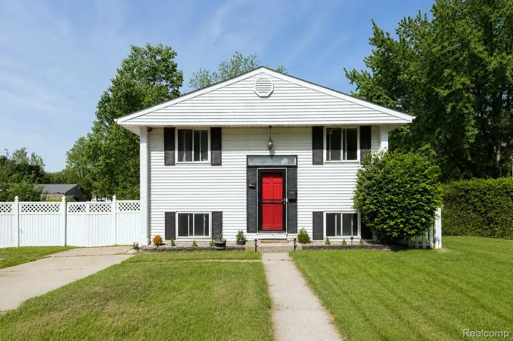 1107 Odessa Drive Holly Village MI 48442