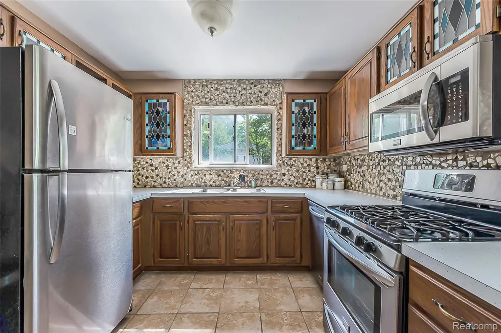 1107 Odessa Drive Holly Village MI 48442
