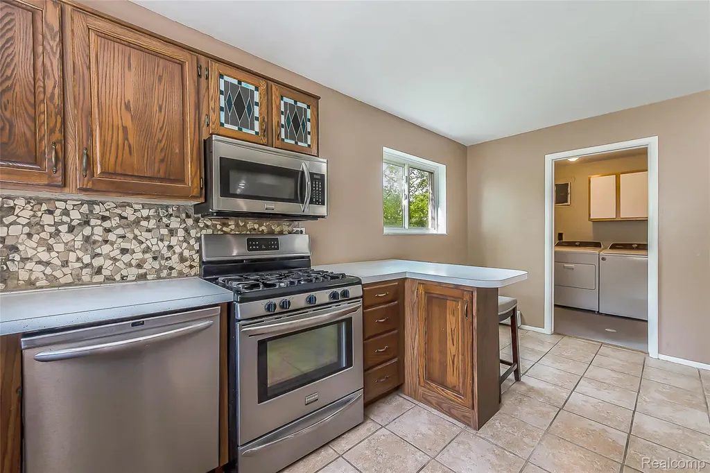 1107 Odessa Drive Holly Village MI 48442