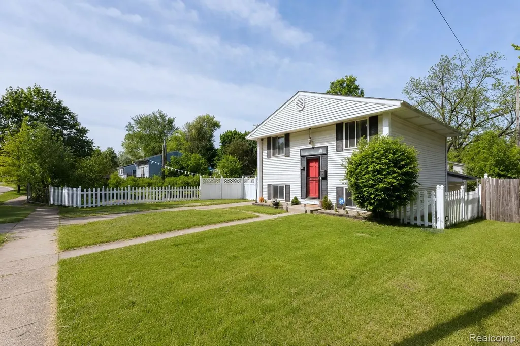 1107 Odessa Drive Holly Village MI 48442