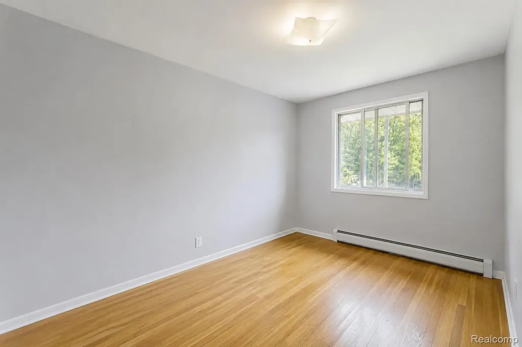1107 Odessa Drive Holly Village MI 48442