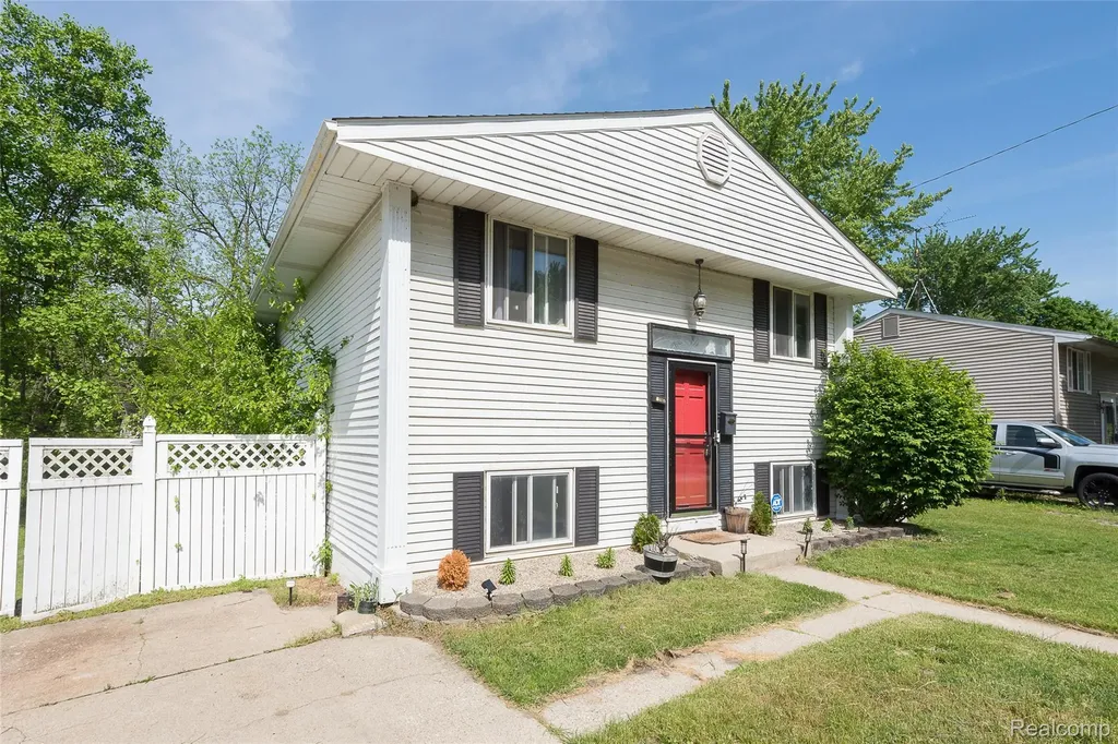 1107 Odessa Drive Holly Village MI 48442