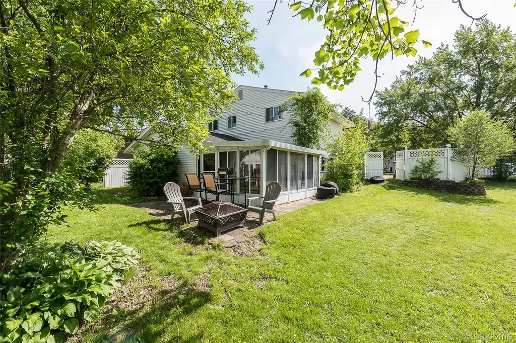 1107 Odessa Drive Holly Village MI 48442