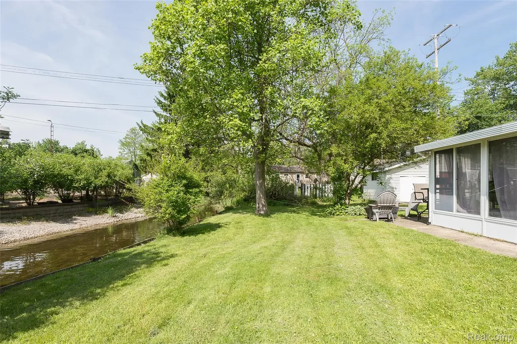1107 Odessa Drive Holly Village MI 48442